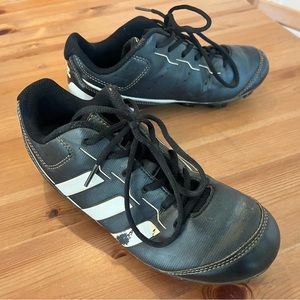 Adidas kids baseball softball cleats, black and white, size 2.5